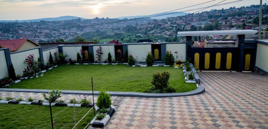 Elegant 5-Bedroom Modern Home in Prime Remera-Kabeza